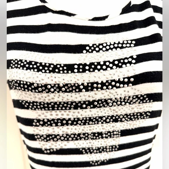 White House Black Market SS Top - Picture 2 of 9